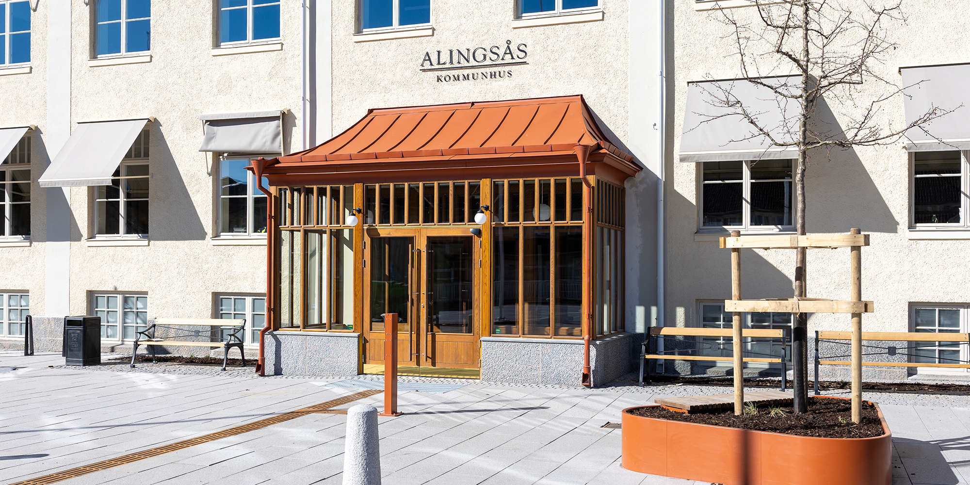 Entrén på Alingsås nya kommunhus